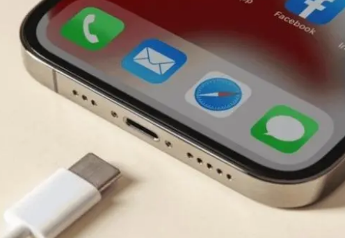 鹤峰苹果15维修分享iPhone15改USB-C接口后能和安卓用户互借充电器吗 